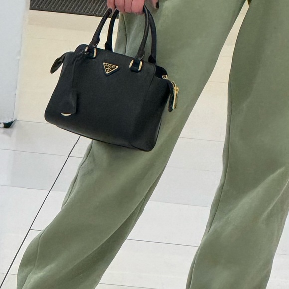 Small Prada Saffiano - Picture 2 of 3